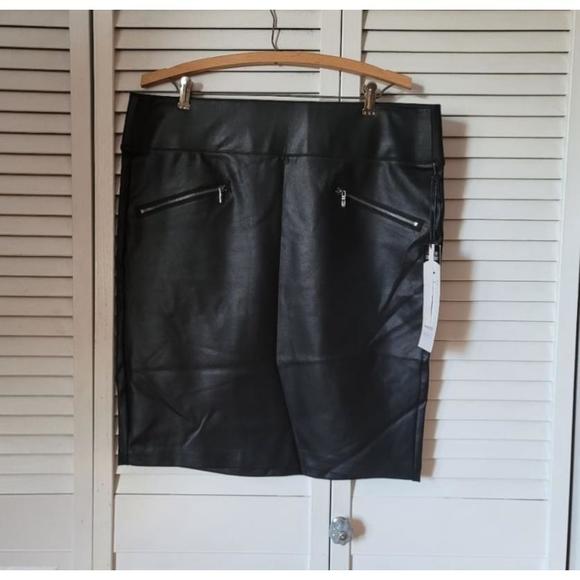 d.jeans Dresses & Skirts - Women's d.jeans Black Faux Leather Skirt Size 14
